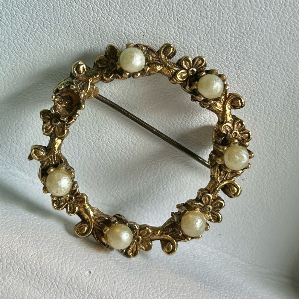 Vintage Signed TACOA Art Nouveau Floral Brooch Pin w/ Faux Pearls Open Circle - Picture 5 of 11